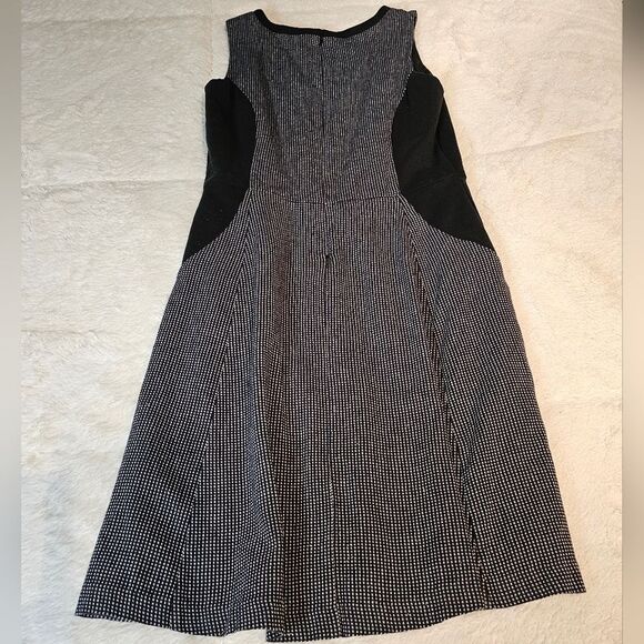 GAP Women's Sleeveless Dress Size 8. Very flattering. Excellent condition! - Picture 5 of 6